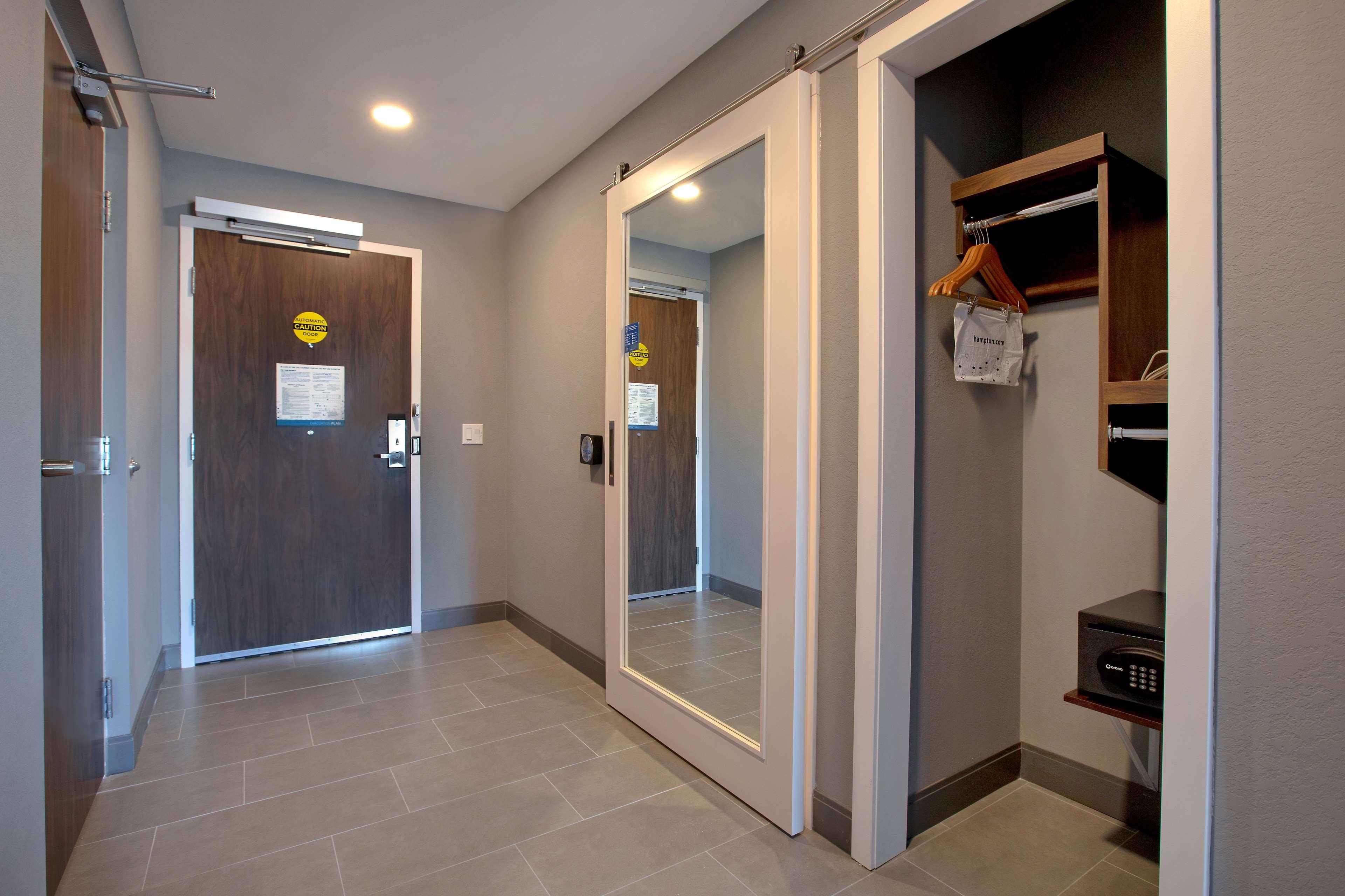 Hampton Inn & Suites Ottawa West, Ontario, Canada المظهر الخارجي الصورة
