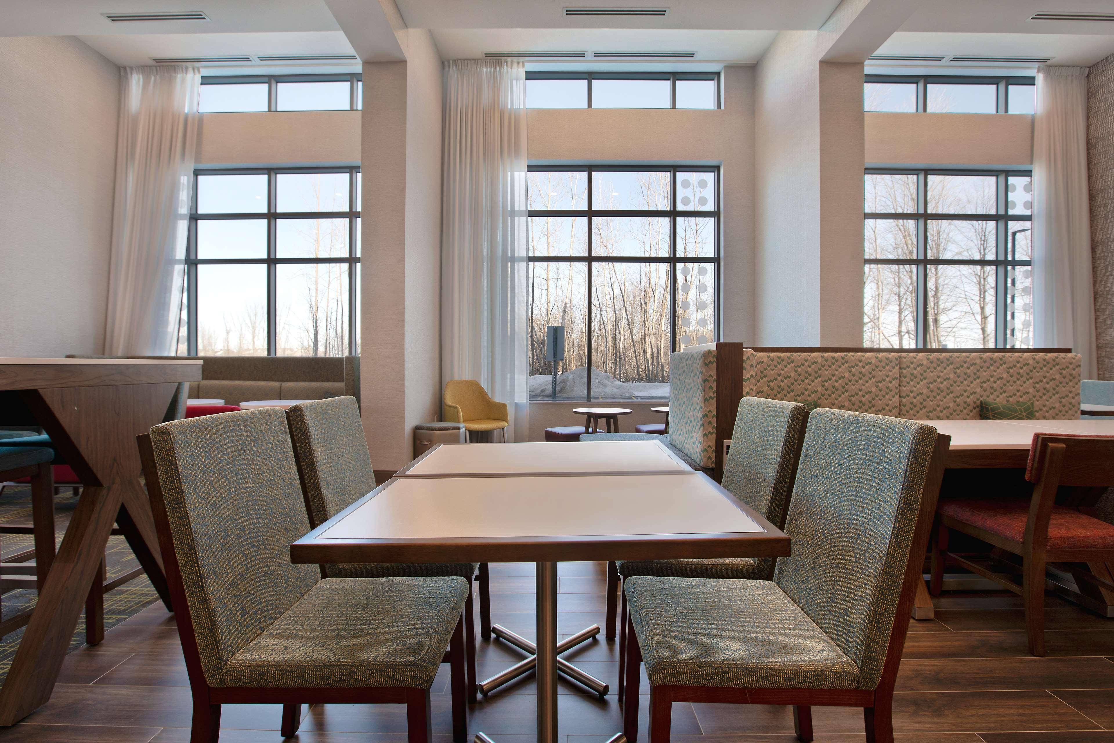 Hampton Inn & Suites Ottawa West, Ontario, Canada المظهر الخارجي الصورة