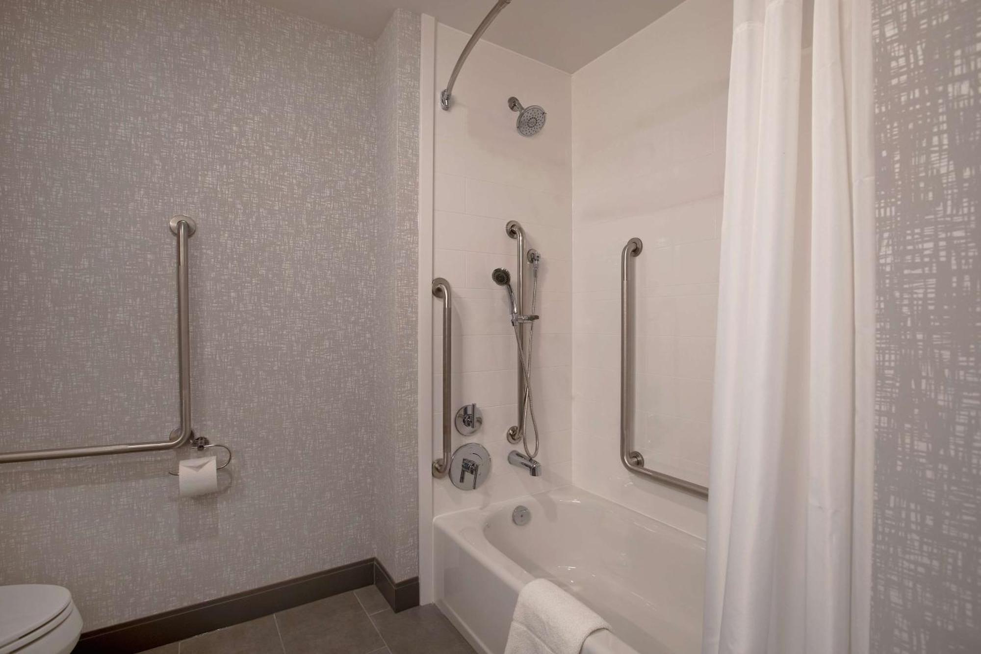 Hampton Inn & Suites Ottawa West, Ontario, Canada المظهر الخارجي الصورة
