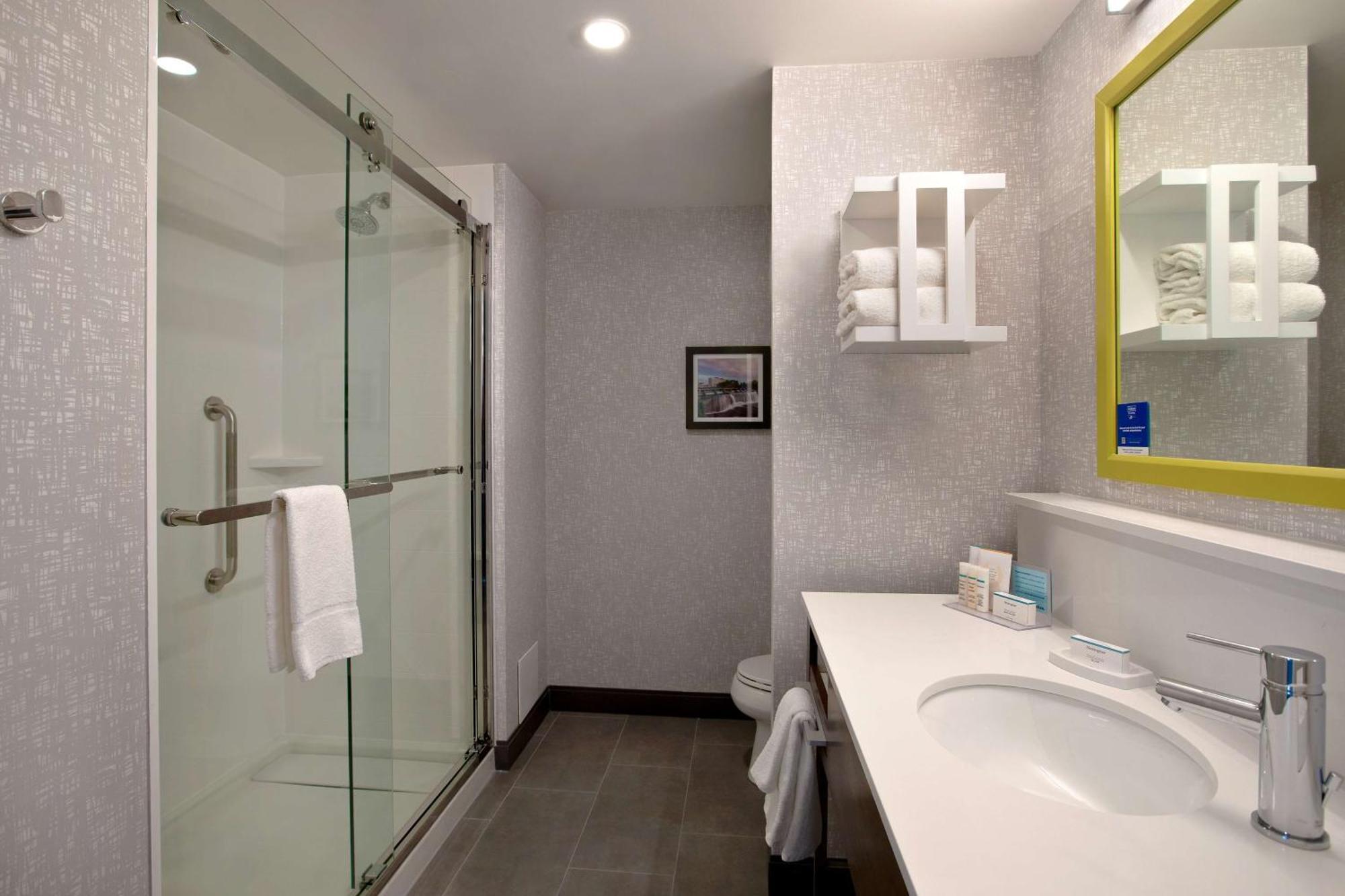 Hampton Inn & Suites Ottawa West, Ontario, Canada المظهر الخارجي الصورة
